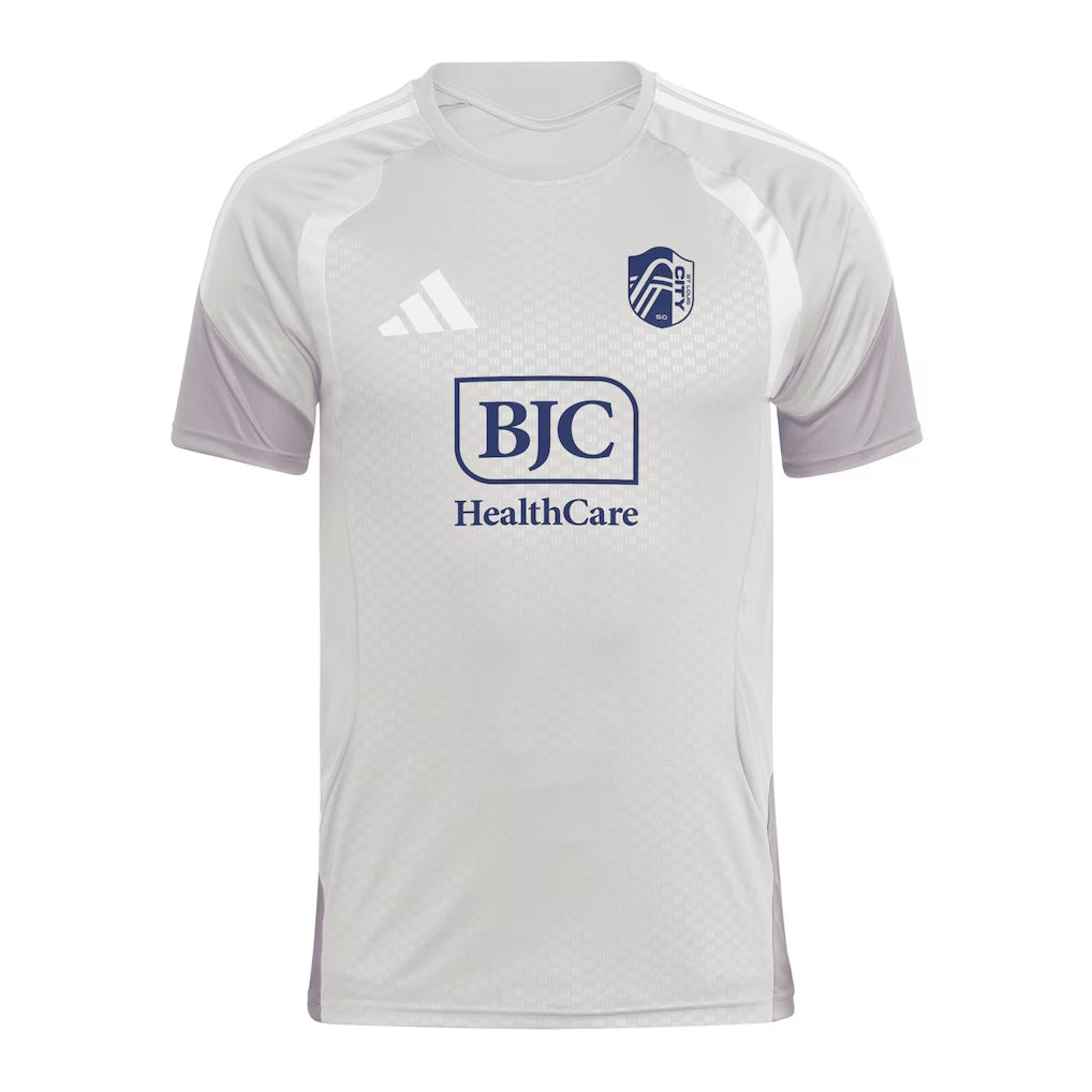 St. Louis City 2026 training shirt front, light grey with lilac-grey sleeves